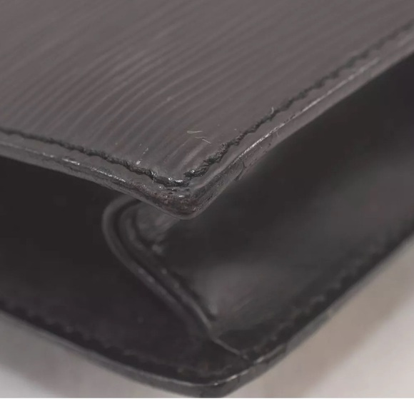 Louis Vuitton LV Black Épi Hublot Clutch Bag with COA  EUC - Picture 11 of 17